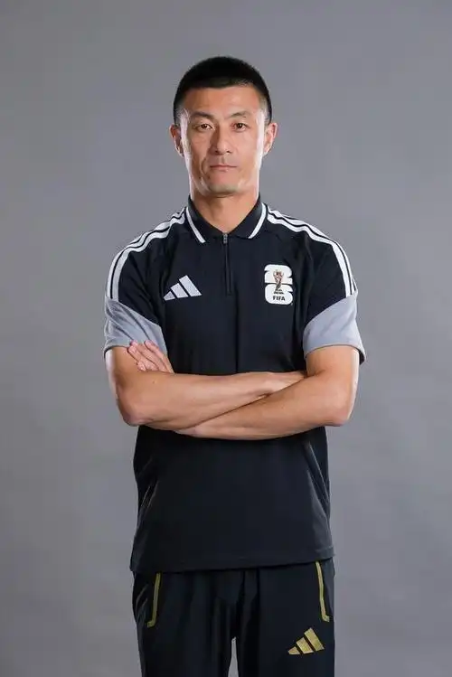 中国裁判组闪耀中北美赛场，傅明马宁联手执法再创里程碑